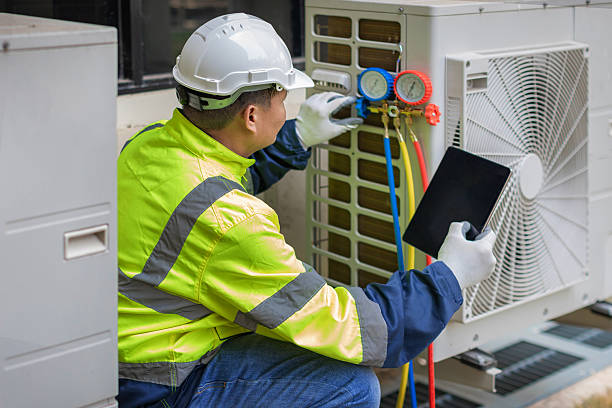 Professional Hvac Installation technician working in Comfort, TX